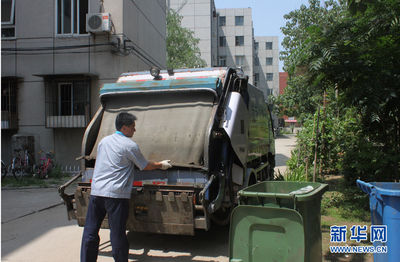 走近首都環衛一線 垃圾清運司機任曉云的日與夜